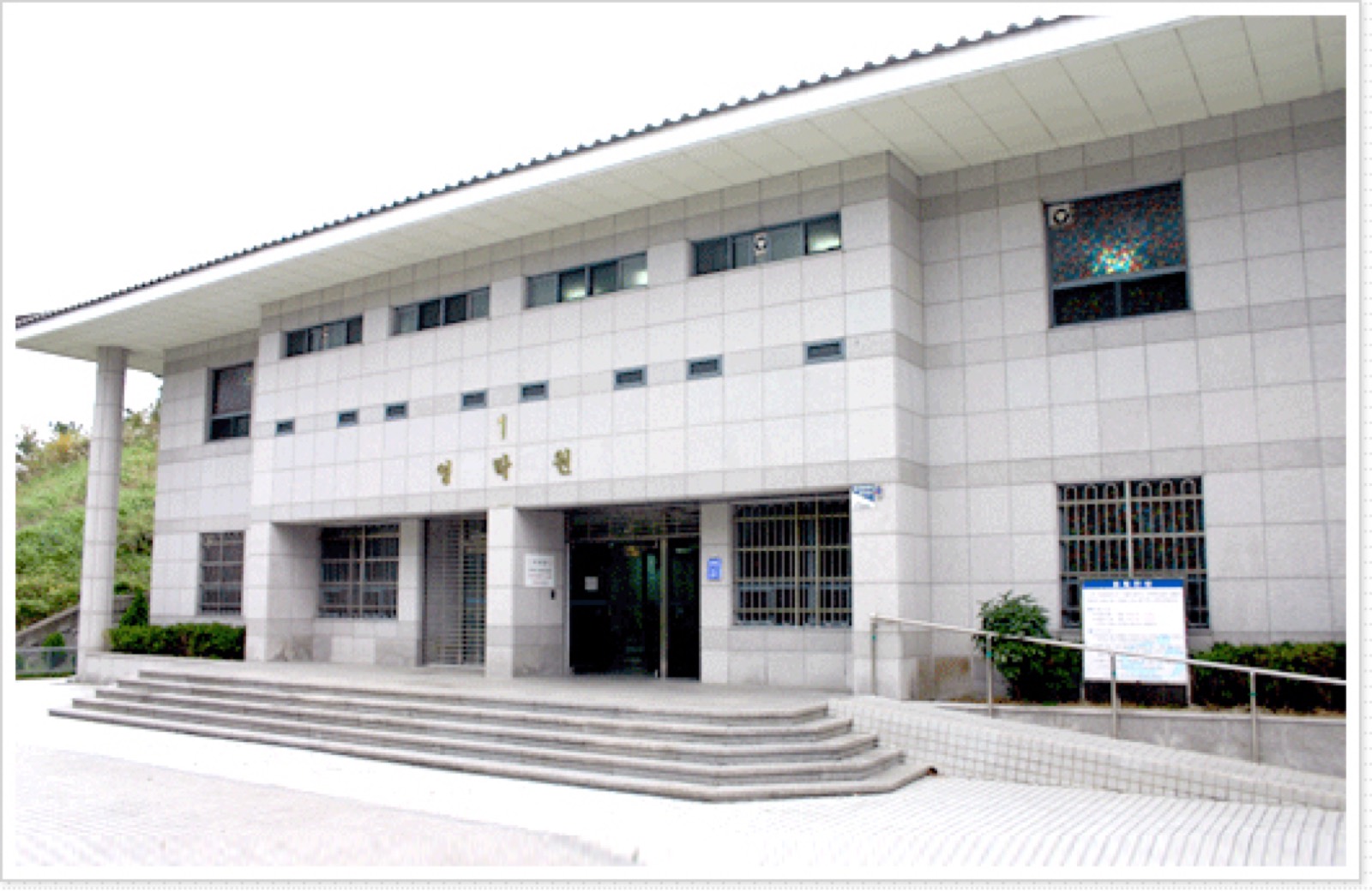 부산영락공원 봉안당 시설 사진 (출처: e하늘 장사정보시스템)