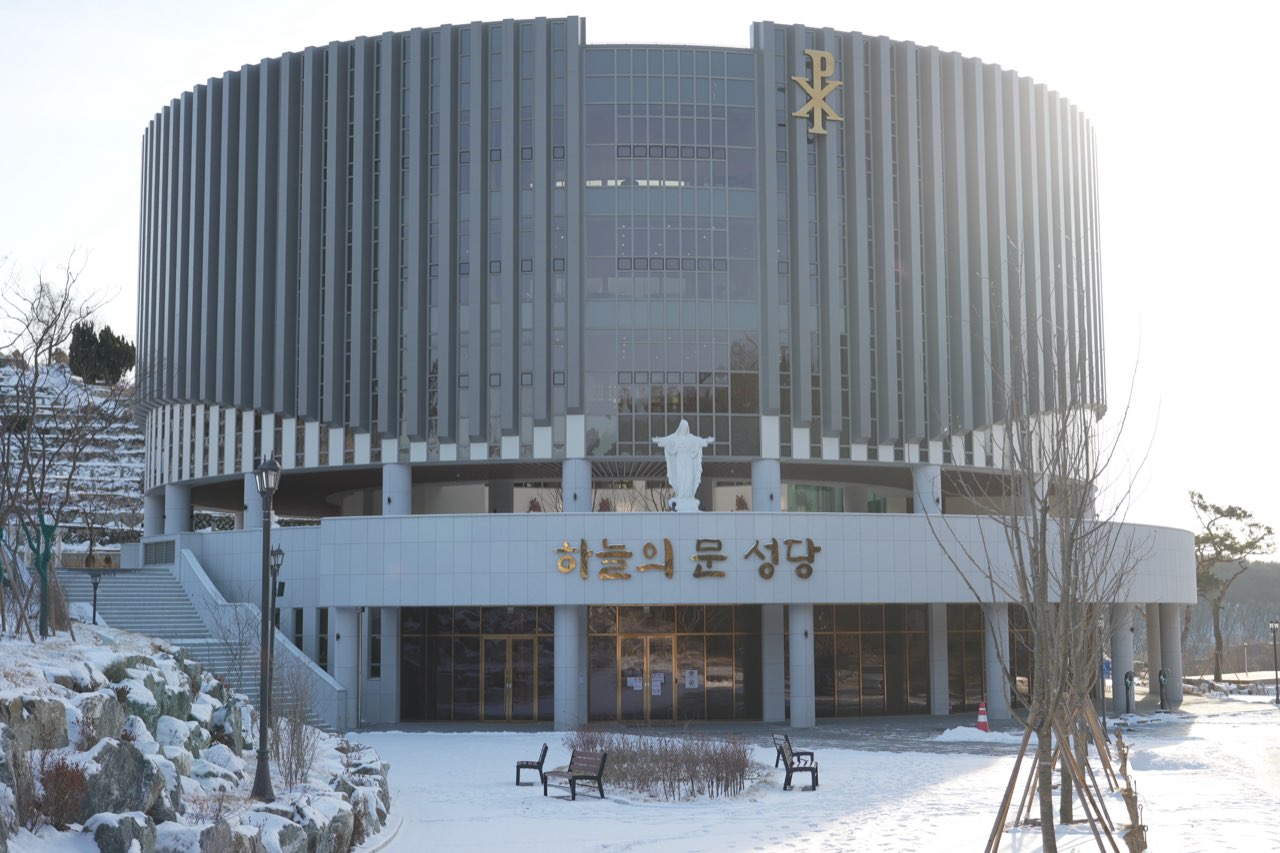 천주교 인천교구 하늘의문(봉안담) 시설 사진 (출처: e하늘 장사정보시스템)