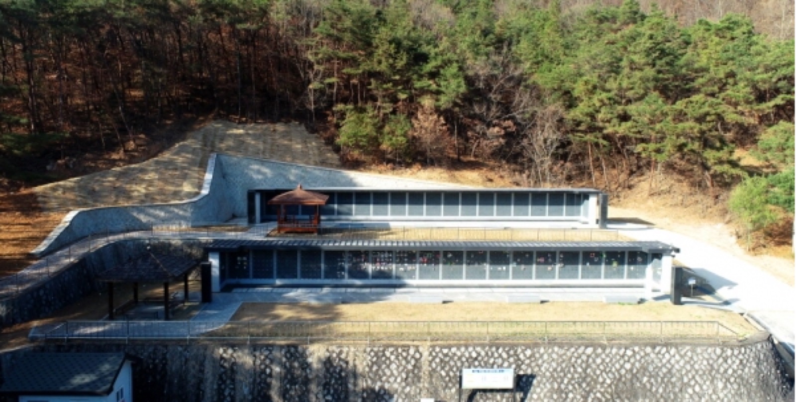 합천군공설봉안담 시설 사진 (출처: e하늘 장사정보시스템)