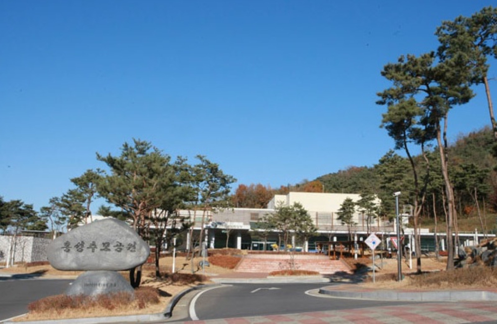 홍성추모공원봉안당 시설 사진 (출처: e하늘 장사정보시스템)