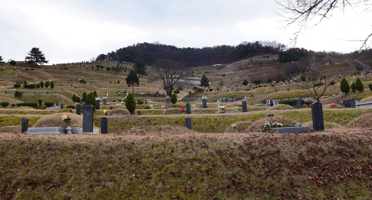 (재)충주공원묘원 시설 사진 (출처: e하늘 장사정보시스템)