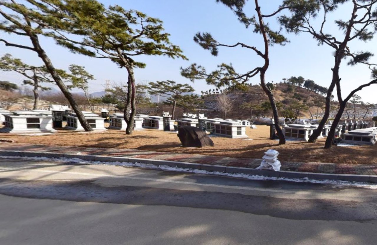 (재)개나리추모공원 봉안담 시설 사진 (출처: e하늘 장사정보시스템)