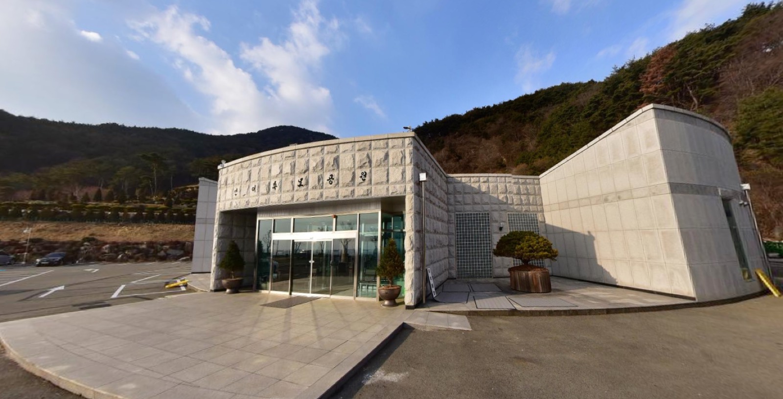 (재)만어추모공원 봉안당 시설 사진 (출처: e하늘 장사정보시스템)
