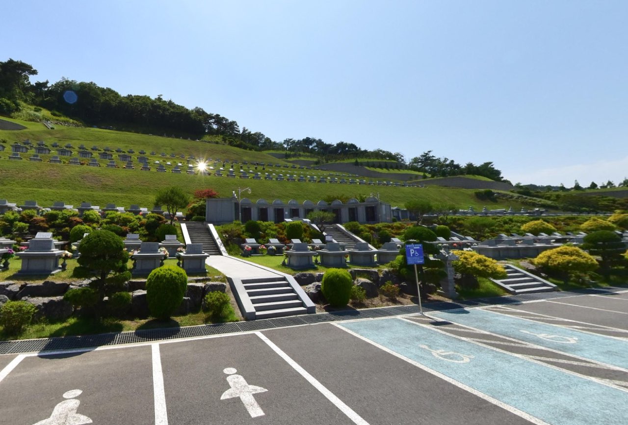 (재)성산공원 봉안묘 시설 사진 (출처: e하늘 장사정보시스템)