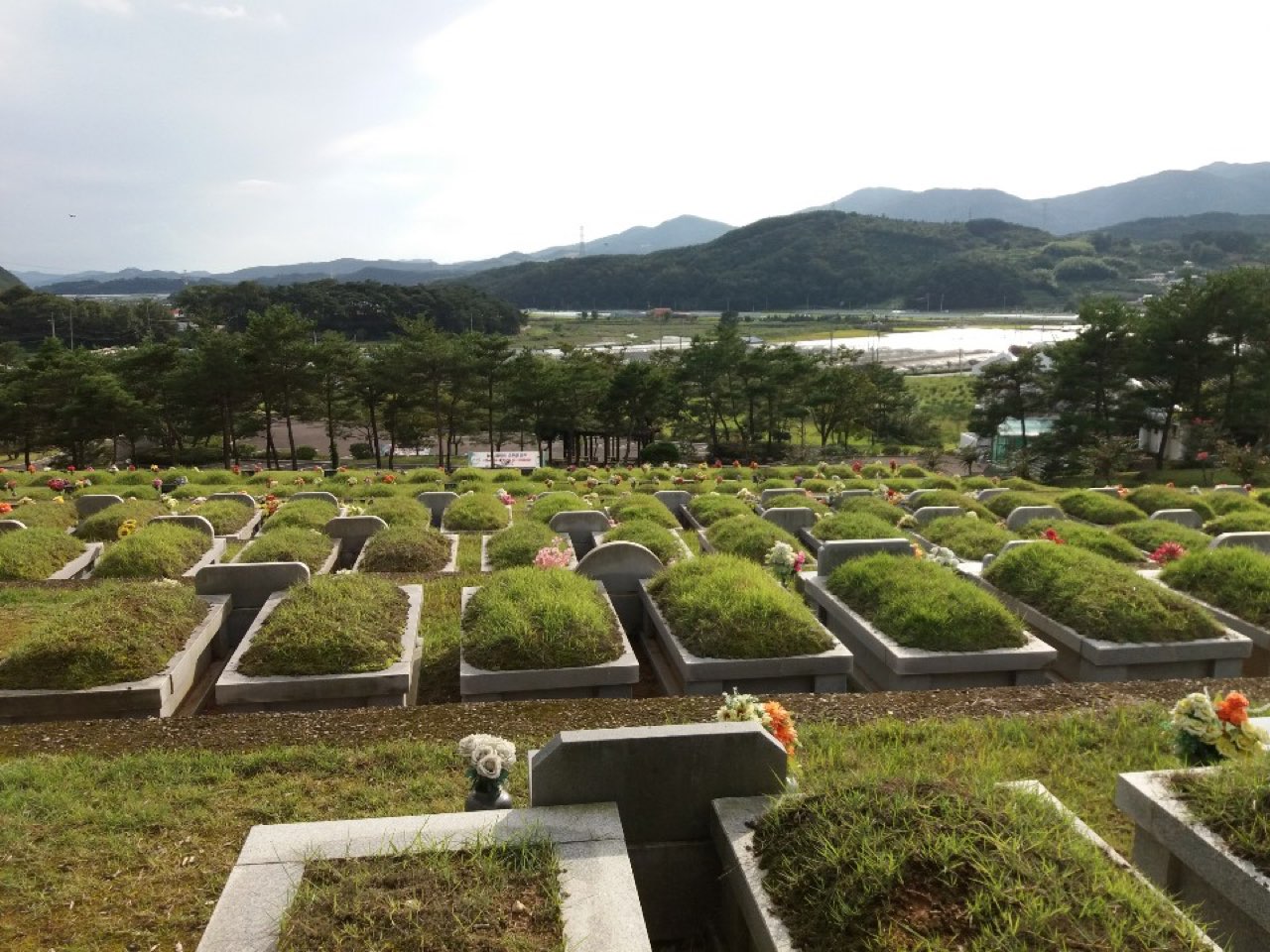 산청군공설묘지 본향원 시설 사진