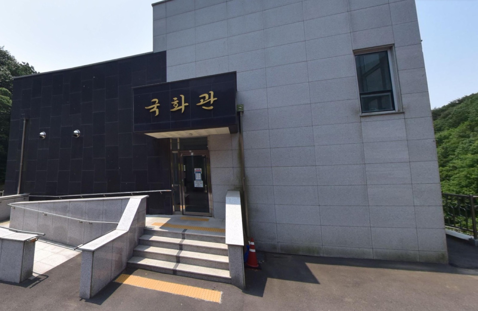 서천군영명각 국화관 시설 사진 (출처: e하늘 장사정보시스템)