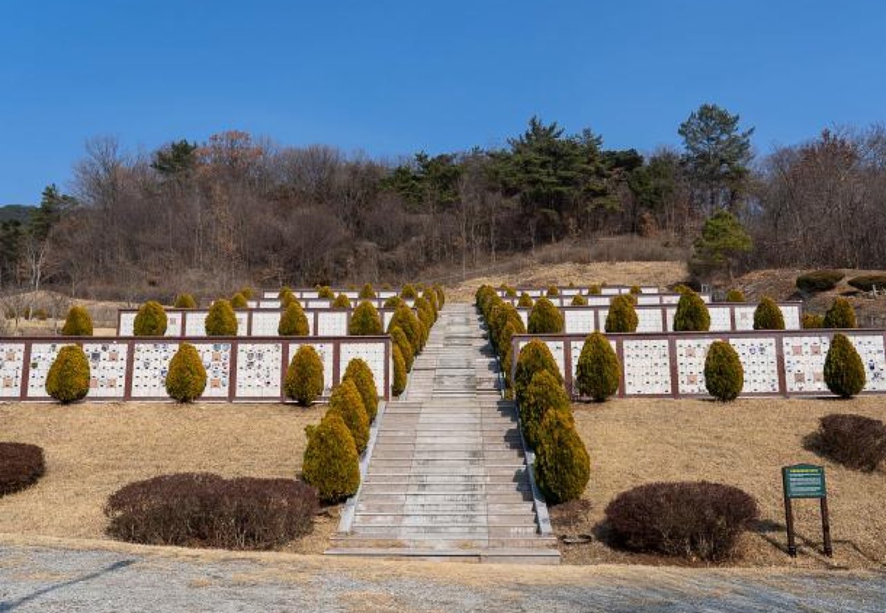 신림덕화공설묘지 시설 사진 (출처: e하늘 장사정보시스템)