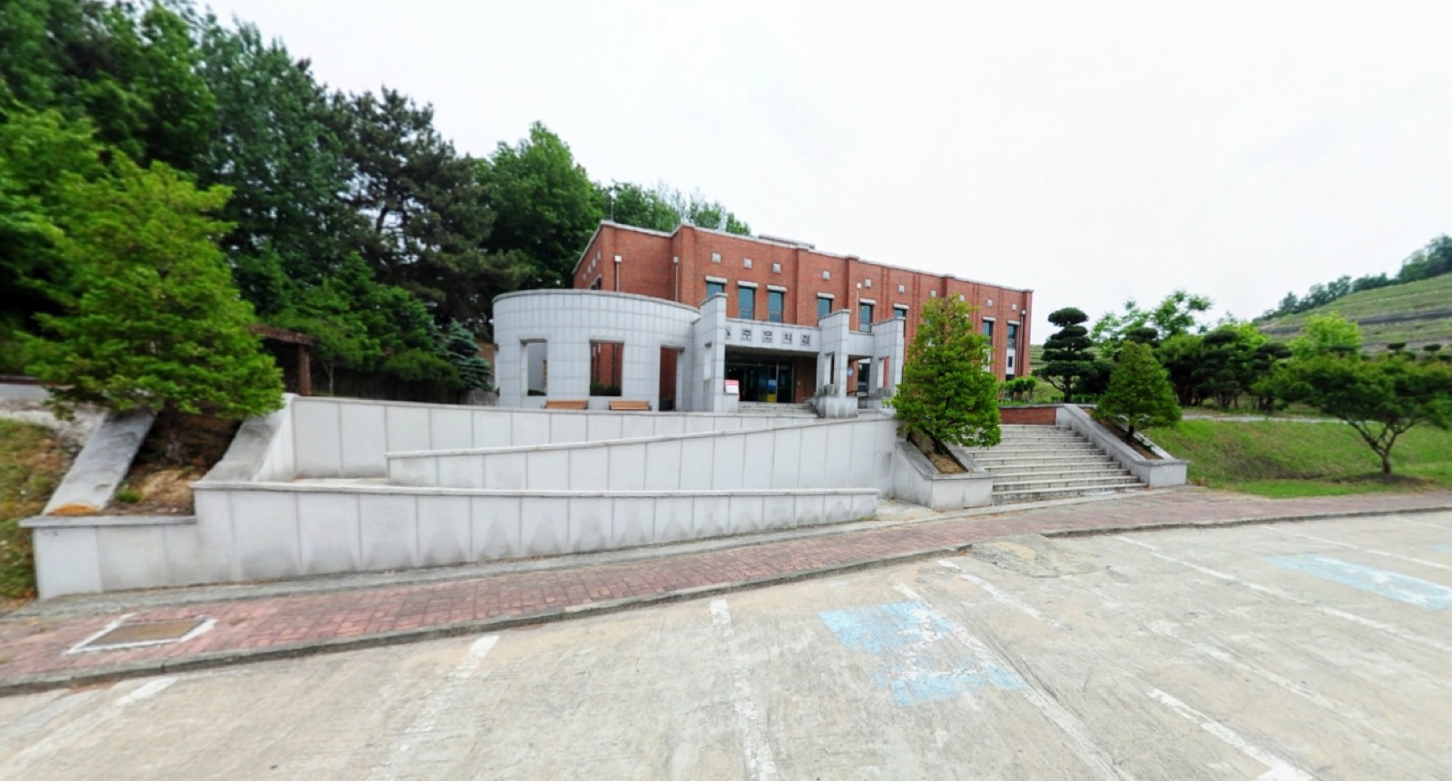 완주군 자연추모동산 시설 사진 (출처: e하늘 장사정보시스템)