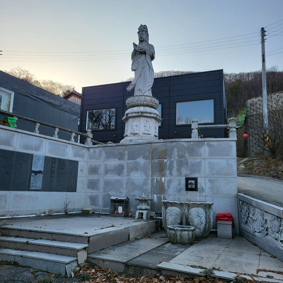 월봉사연화원 시설 사진 (출처: e하늘 장사정보시스템)
